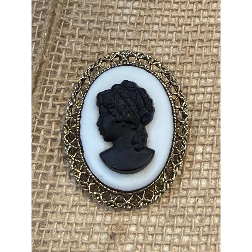 Vintage Black and White Cameo Brooch Gold Tone Filigree Oval Portrait Pin